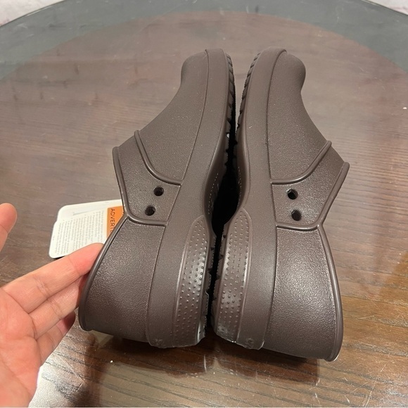 CROCS brown rubber clog (nurse’s shoes) in size 5 - Picture 6 of 12